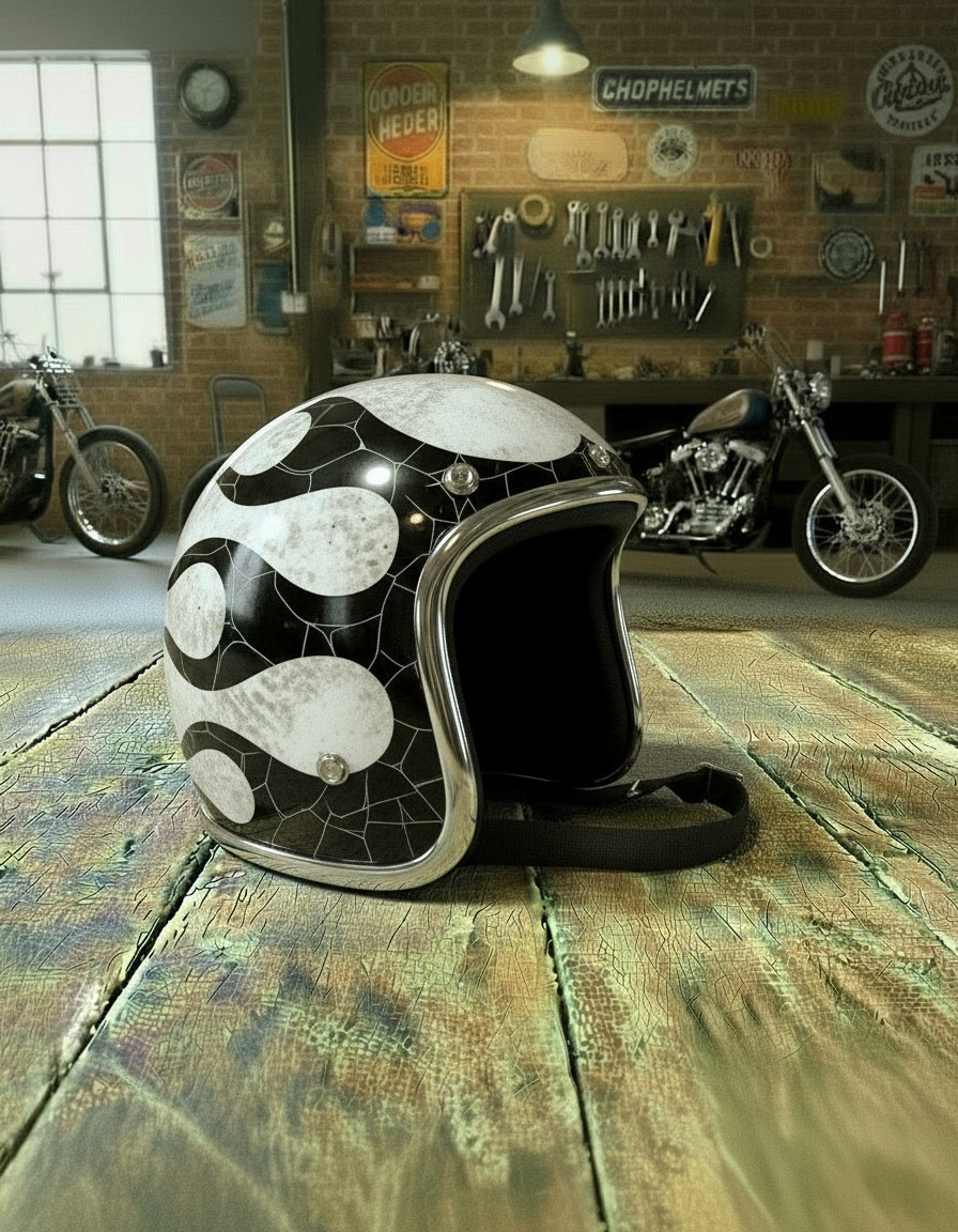 Retro Helmet - Cracked Bone